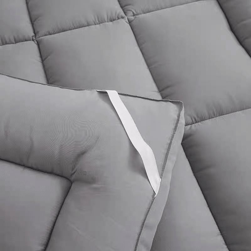 544561031